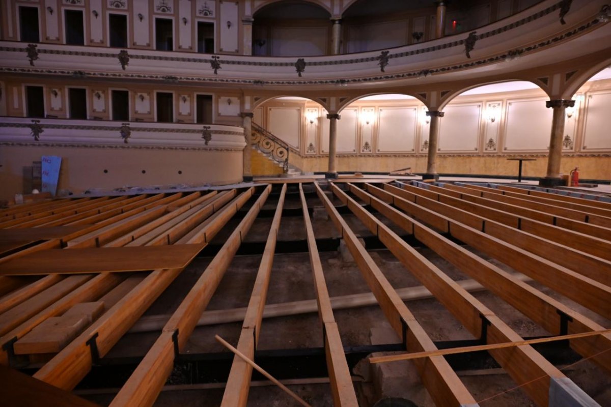 Imagen de noticia Finalizó una etapa clave en la obra del Teatro Gualeguaychú con la instalación de las vigas estructurales