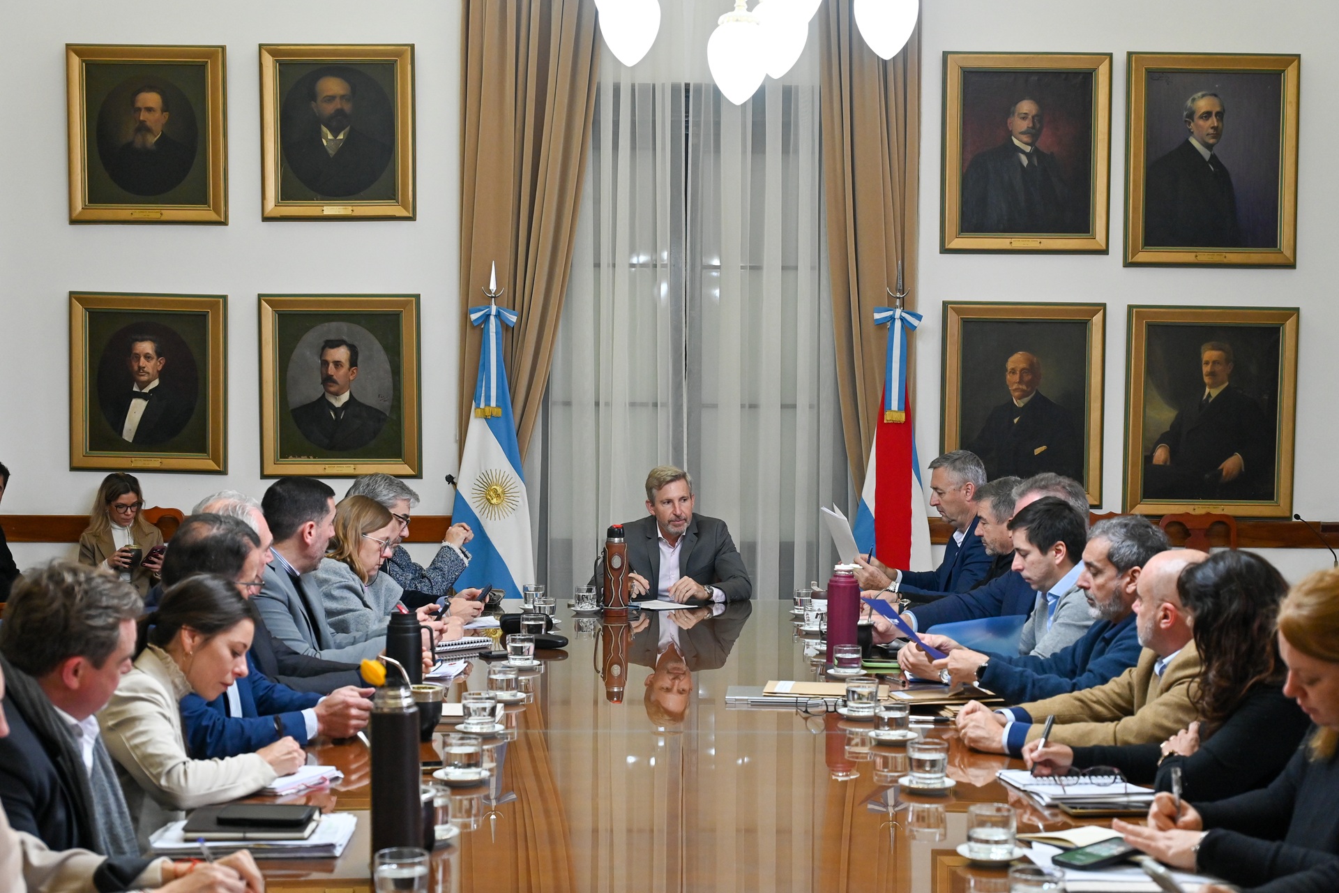 Imagen de noticia Obras, seguridad y actos por el 20 de junio estuvieron en la agenda de la reunión de gabinete
