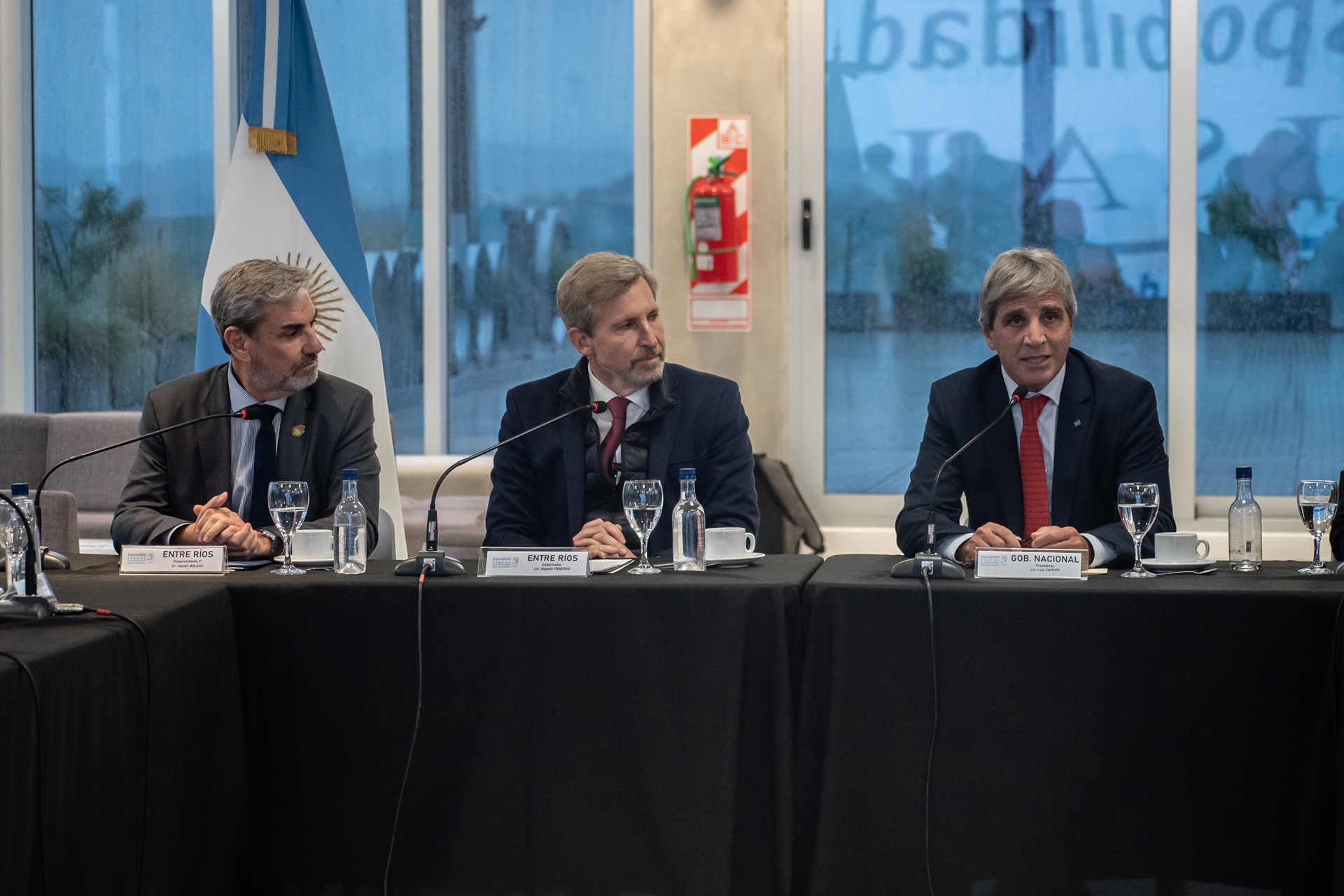Imagen de noticia Frigerio recibió a Caputo en Paraná y afirmó: "Estamos en condiciones de escribir el próximo capítulo del pacto fiscal"