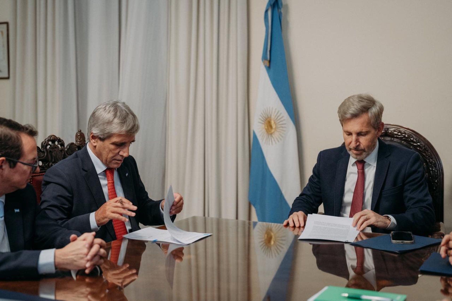 Imagen de noticia Frigerio firmó un convenio con Nación que reconoce deudas a favor de Entre Ríos y transfiere inmuebles