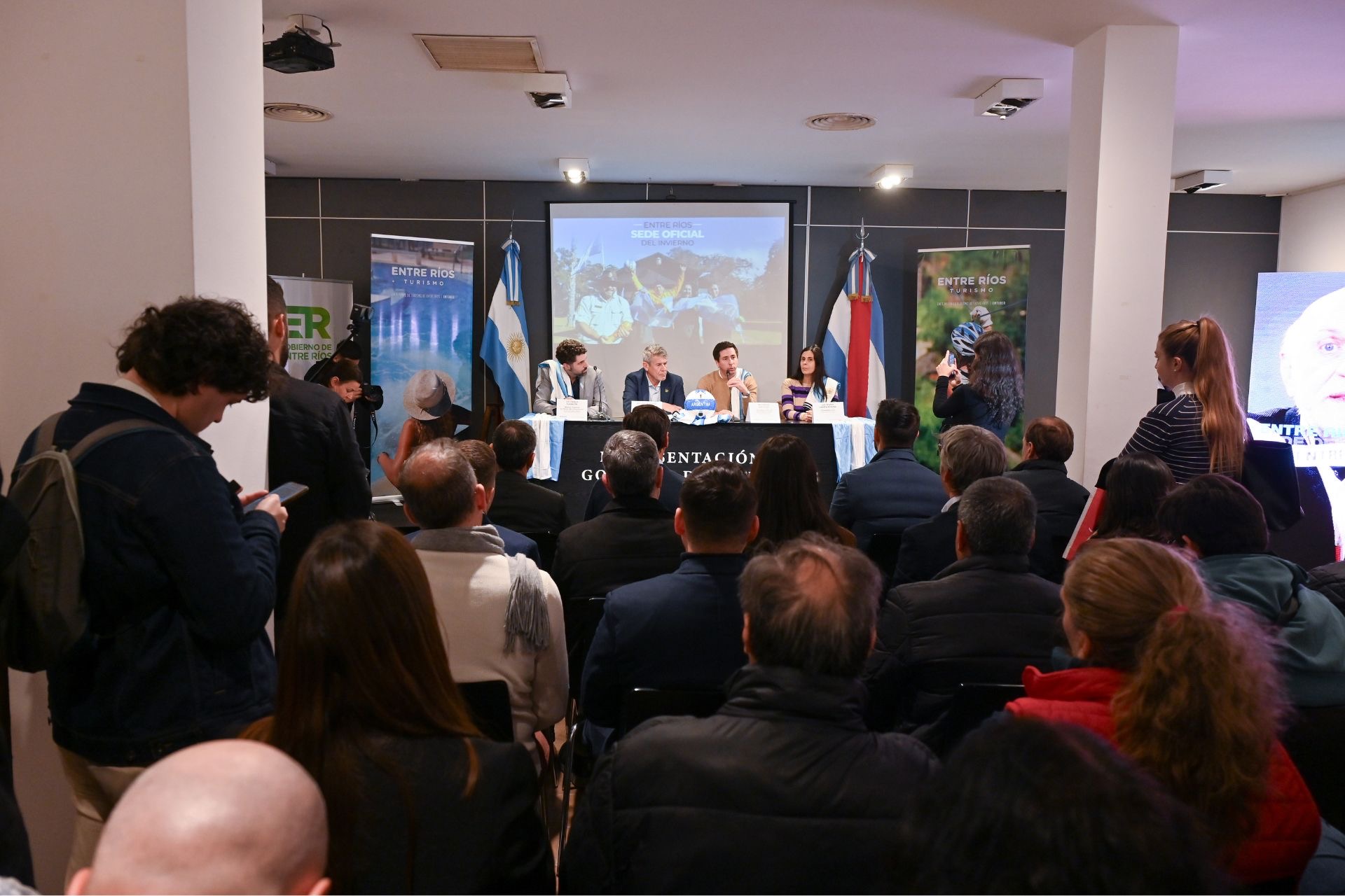 Imagen de noticia Entre Ríos lanzó en Buenos Aires su temporada de invierno con una campaña inspirada en el clima mundialista