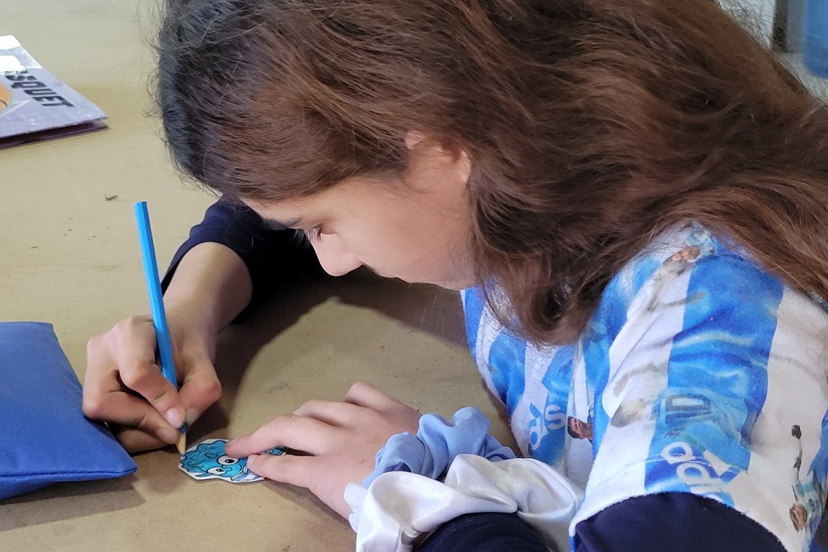 Imagen de noticia Las clases de apoyo escolar combinan aprendizaje y valores patrios en los barrios