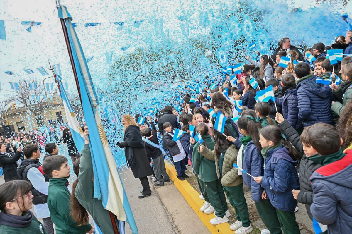 Imagen de noticia 459 alumnos realizaron la Promesa de Lealtad a la Bandera en Gualeguaychú