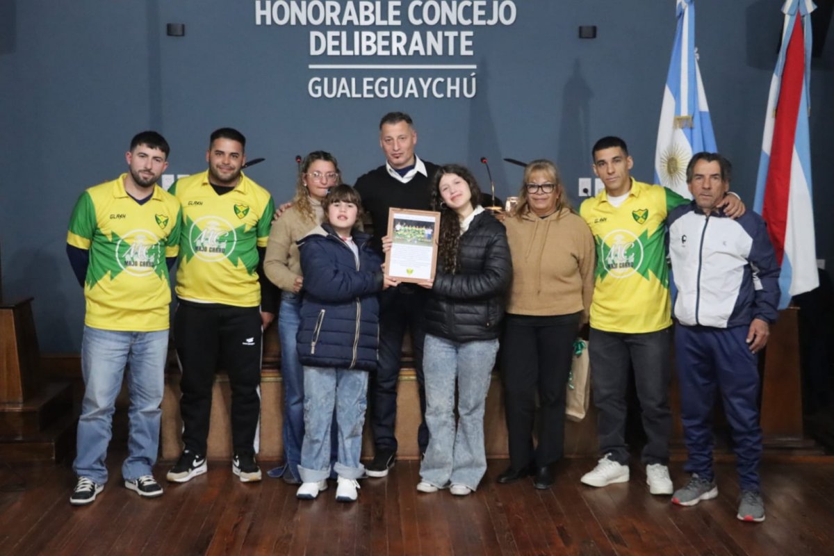 Imagen de noticia El HCD rindió homenaje a Domingo Zapata e impuso su nombre a la Clínica Deportiva Municipal