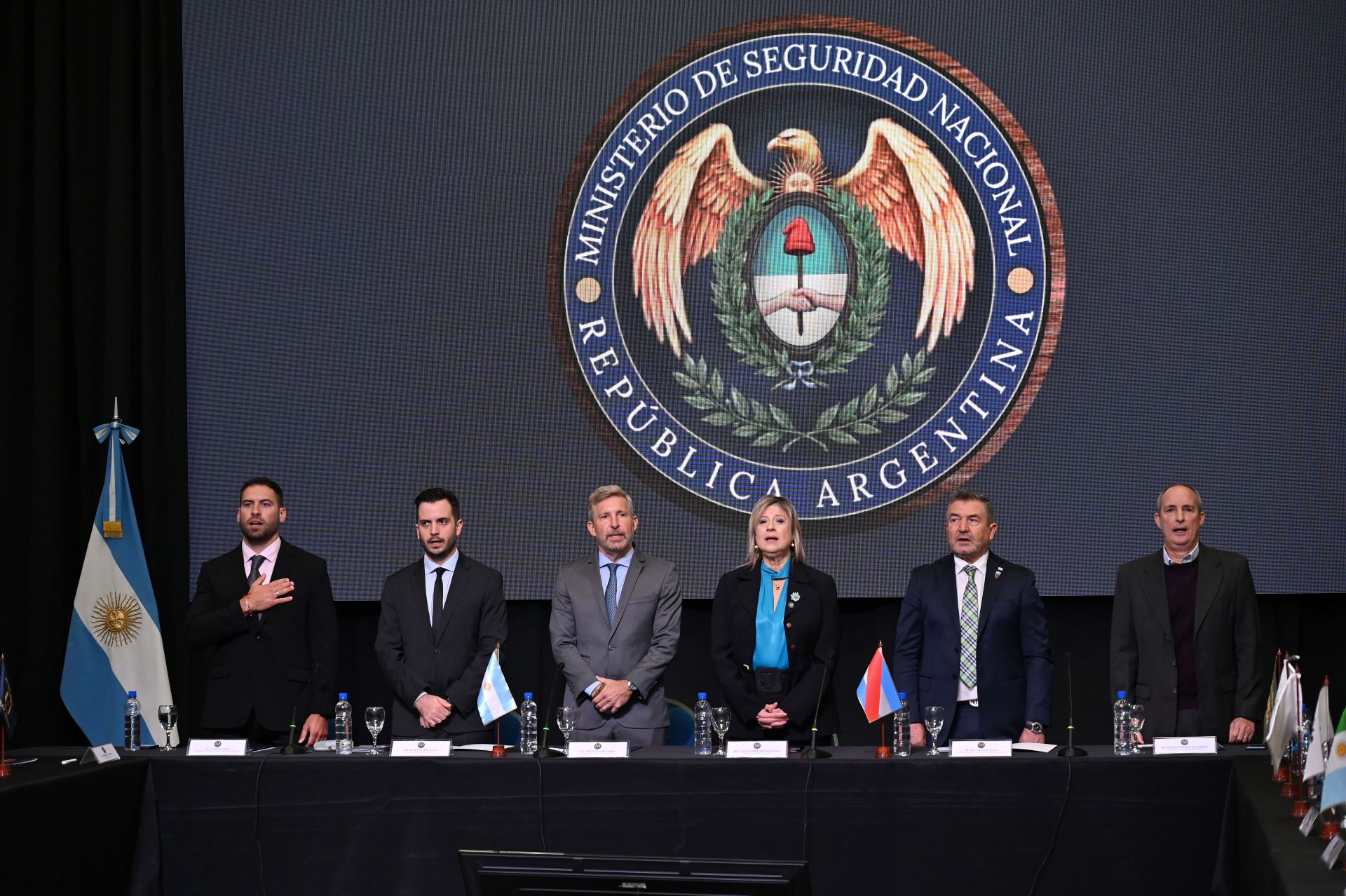 Imagen de noticia Frigerio encabezó la apertura del Consejo Federal de Seguridad Interior que sesionó en Entre Ríos