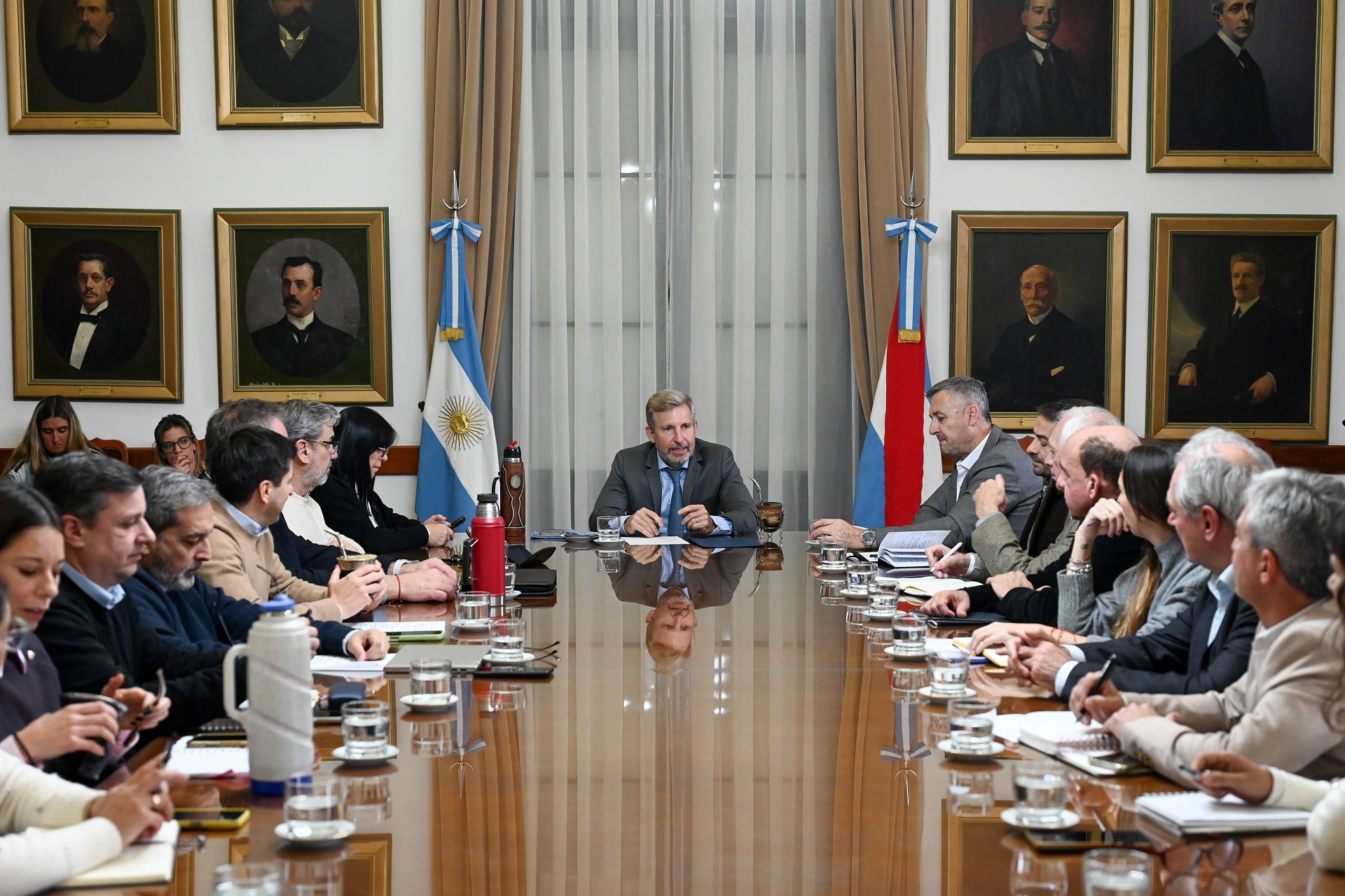Imagen de noticia Frigerio encabezó una nueva reunión de gabinete con eje en obras viales y gestión