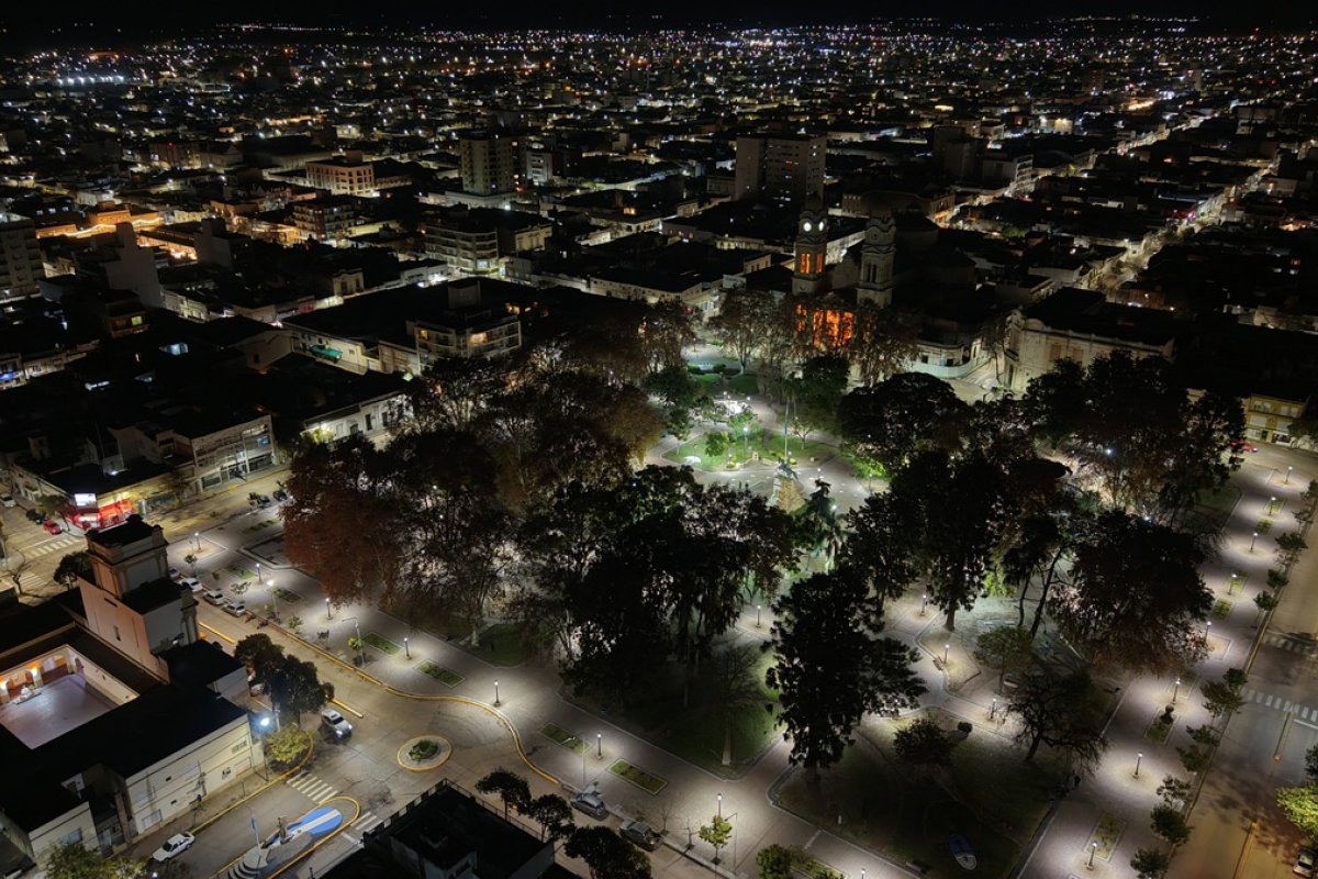Imagen de noticia La zona este de Gualeguaychú ya cuenta con las 670 nuevas lámparas con tecnología LED