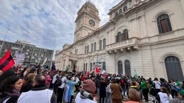 En medio de una masiva protesta, el Senado dio media sanción a la reforma previsional