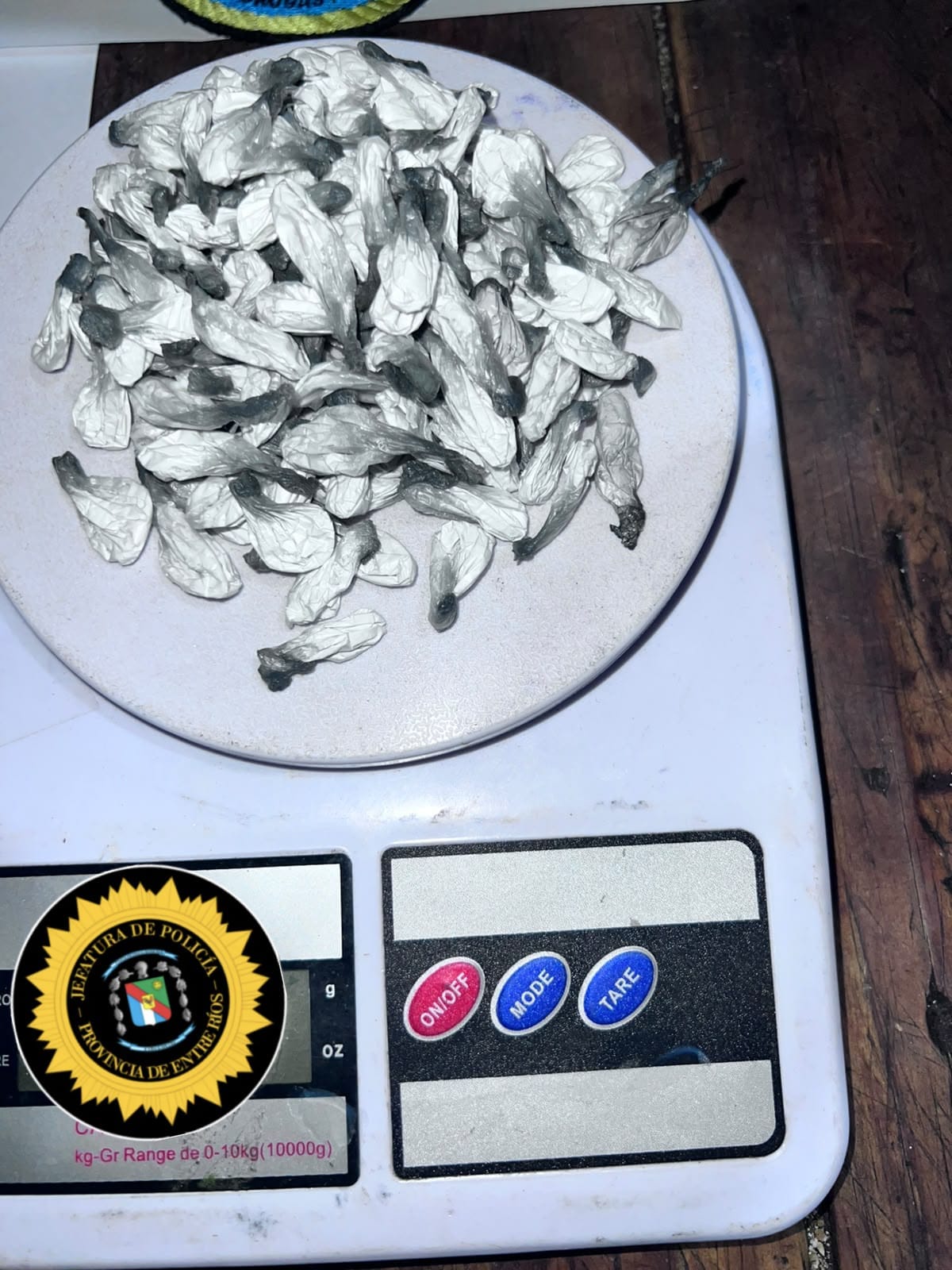 Imagen de noticia Allanamiento por venta de drogas terminó con un detenido y el secuestro de más de 140 dosis de cocaína