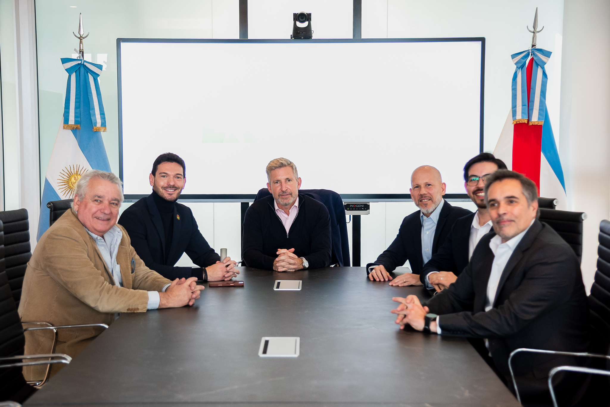 Imagen de noticia Frigerio firmó un convenio con una empresa tecnológica para llevar la inteligencia artificial al Estado y las pymes