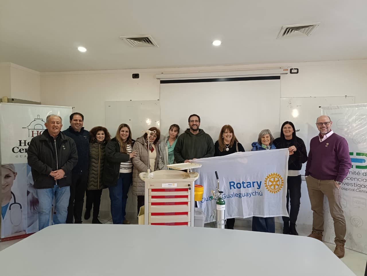 Imagen de noticia El Hospital Centenario incorporó un nuevo carro de paro donado por Rotary Club Gualeguaychú