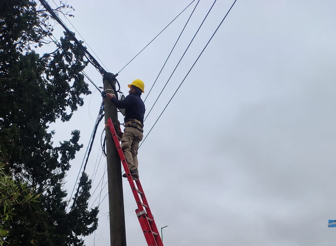 Imagen de noticia Avanza la conexión por fibra óptica de las cámaras al Centro de Monitoreo en Pueblo Belgrano