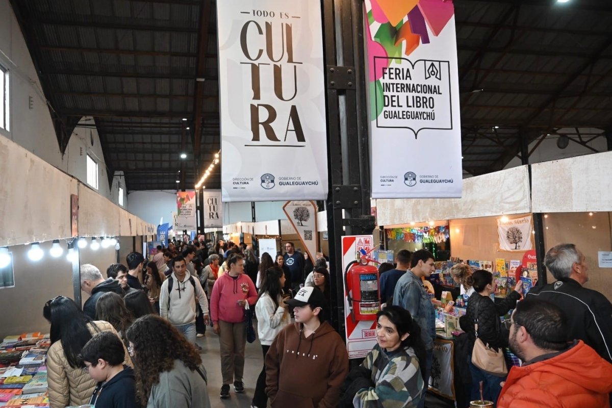 Imagen de noticia Más de 2.000 personas participaron de la segunda jornada de la Feria Internacional del Libro