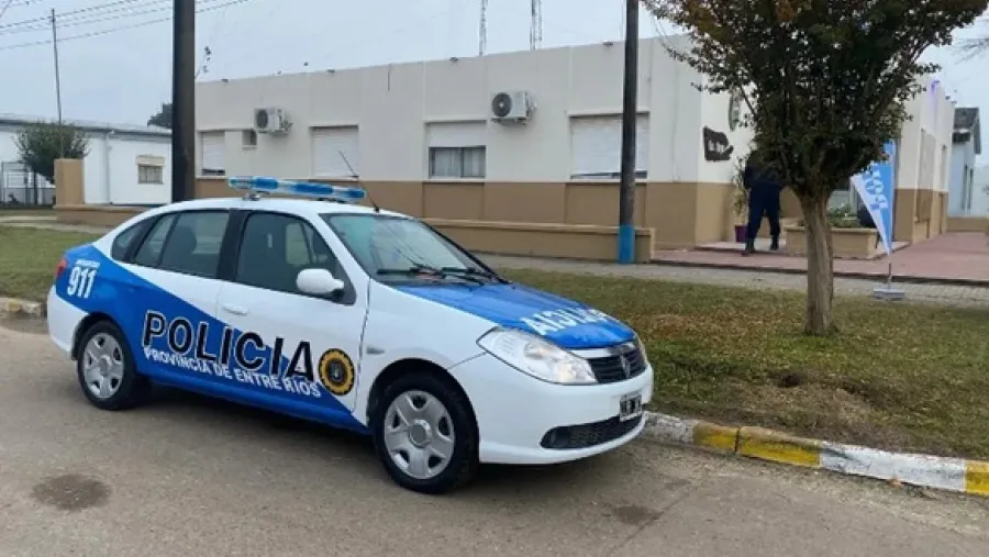 Imagen de noticia Un hombre se atrincheró e hirió a dos policías con un pico de botella en Seguí: fue detenido