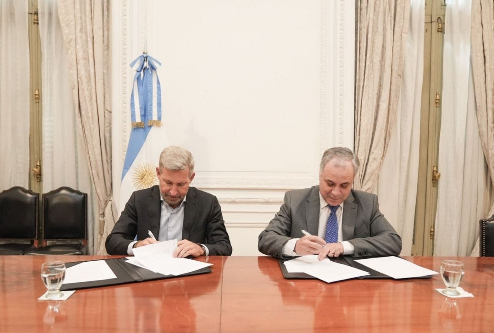 Imagen de noticia Entre Ríos firmó un acuerdo histórico con la Nación: ANSES transferirá 120.000 millones para compensar parte del déficit previsional