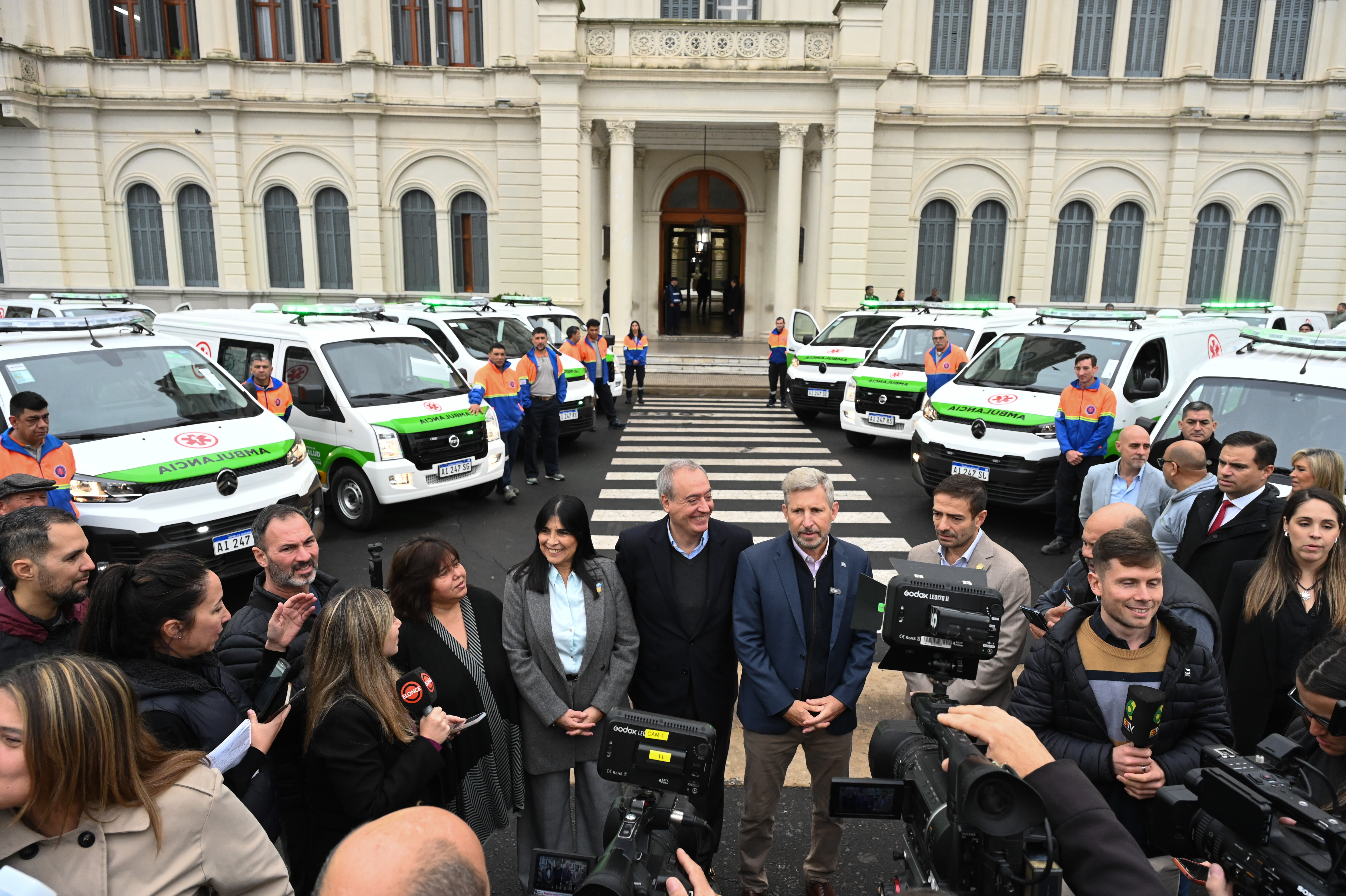 Imagen de noticia Entre Ríos refuerza el sistema sanitario con la incorporación de 24 ambulancias y nuevo equipamiento