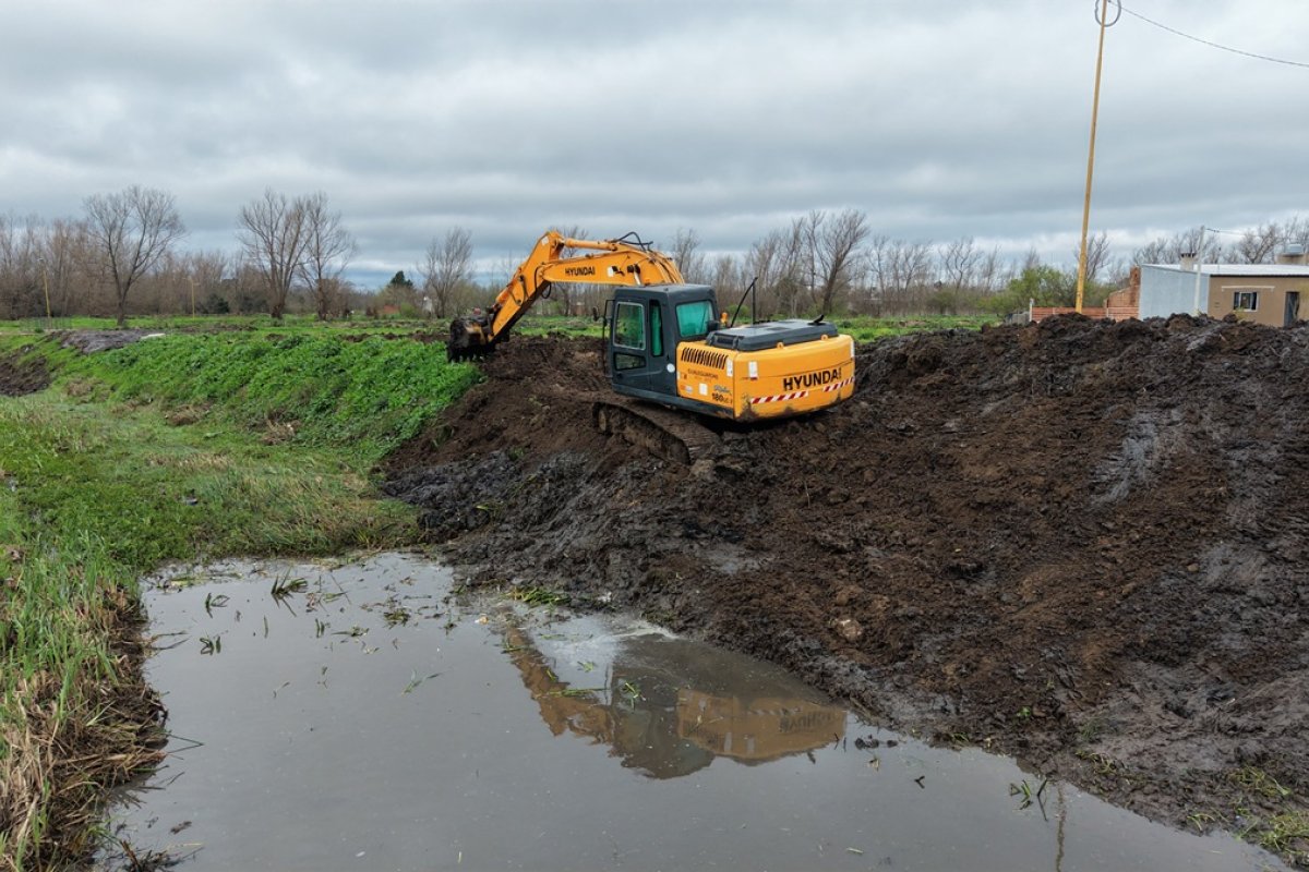Imagen de noticia Se limpia y profundiza la Cañada de Gómez ante el riesgo de lluvias abundantes por el fenómeno de El Niño