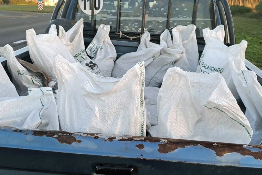 Imagen de noticia Tres hombres fueron detenidos cargando asfalto en una camioneta. Lo estaban robando de la ruta 14