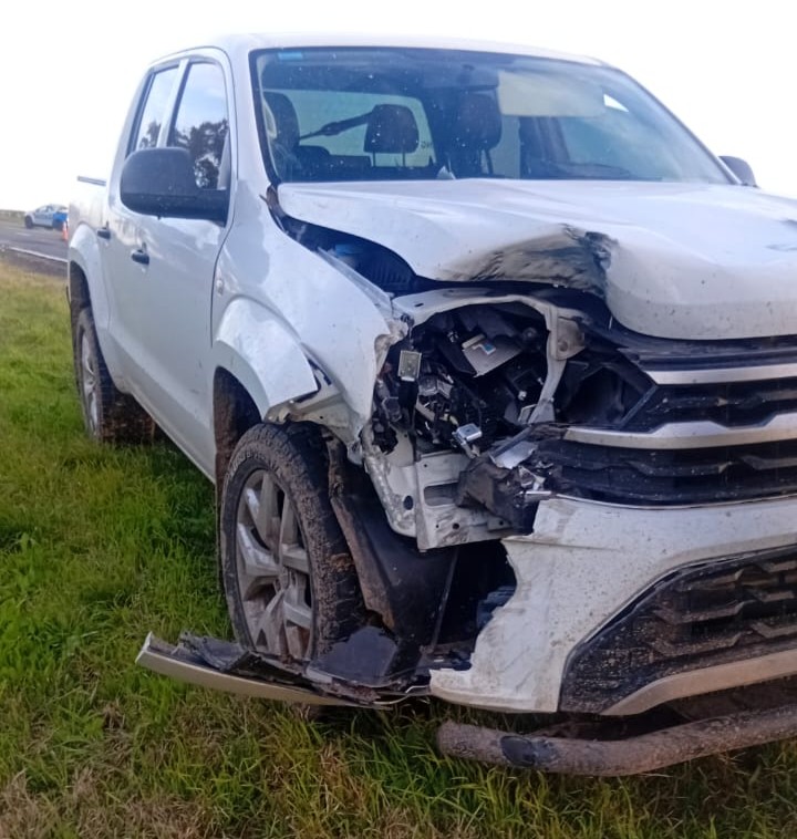 Un camión municipal de Ibicuy perdió las ruedas traseras y chocó con una camioneta en la Ruta 12
