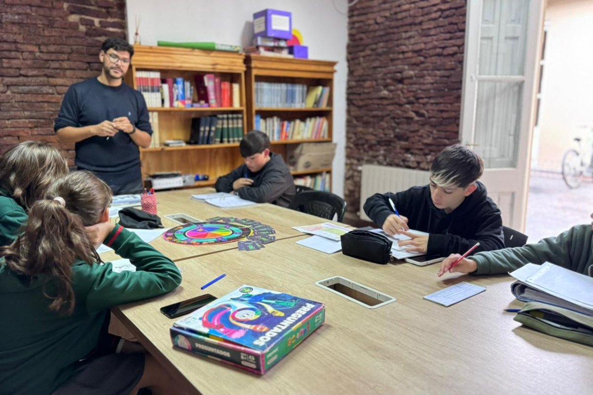 Imagen de noticia El Área de Juventud continúa con el apoyo escolar gratuito para estudiantes secundarios