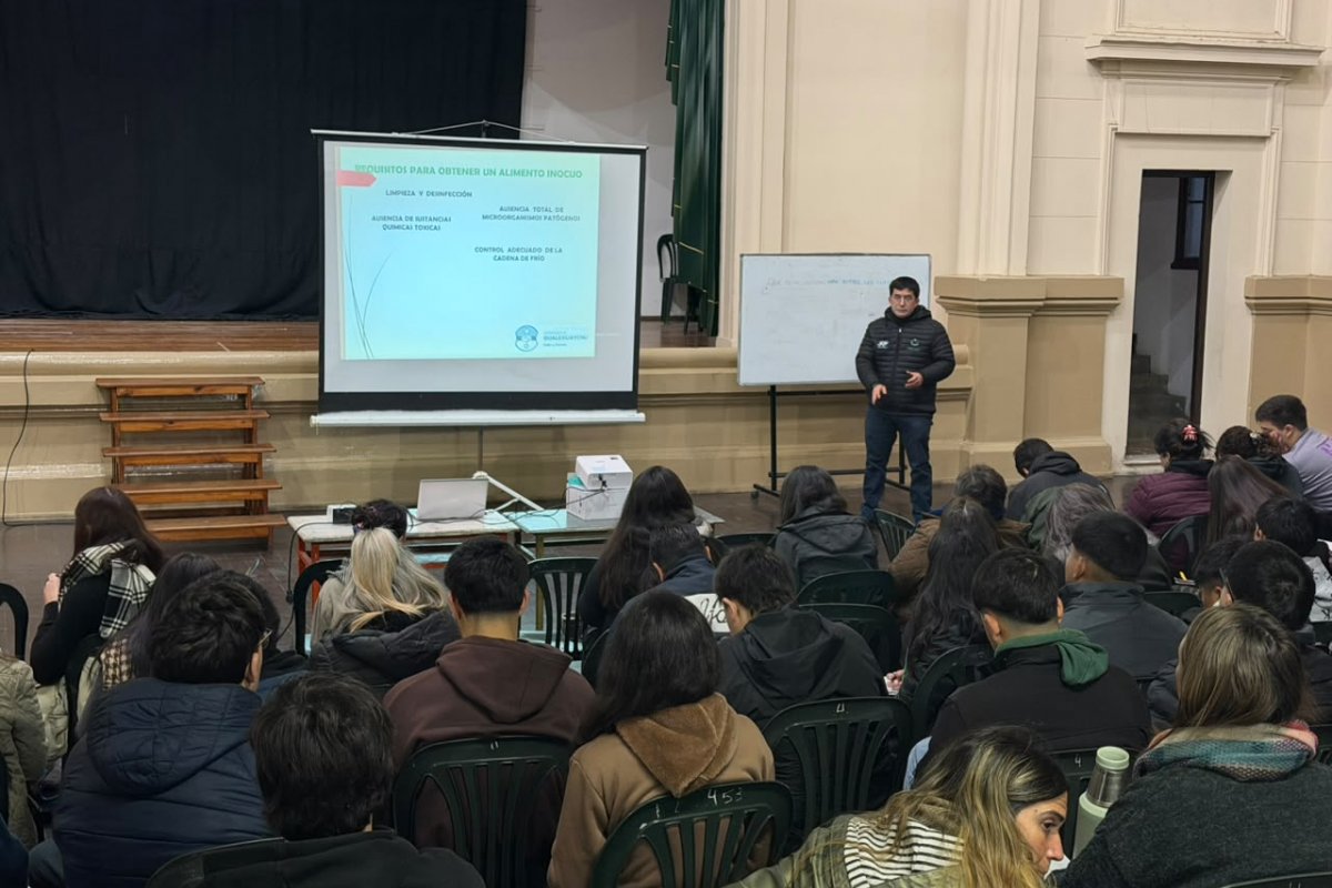 Imagen de noticia Más de 70 personas participaron de la capacitación para el Carnet de Manipulador de Alimentos