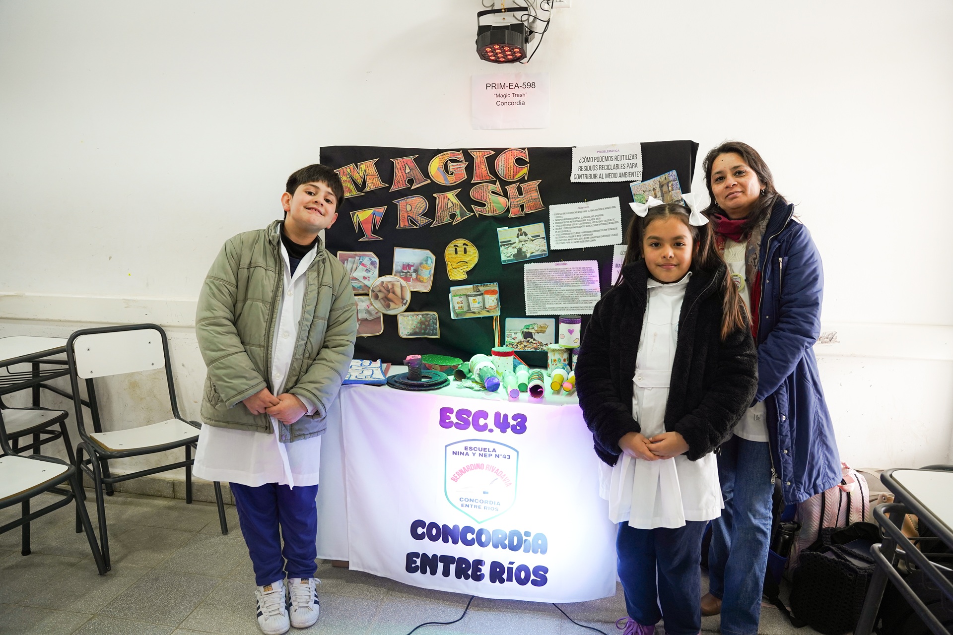 Imagen de noticia Estudiantes comparten experiencias y conocimientos en la Feria de Educación