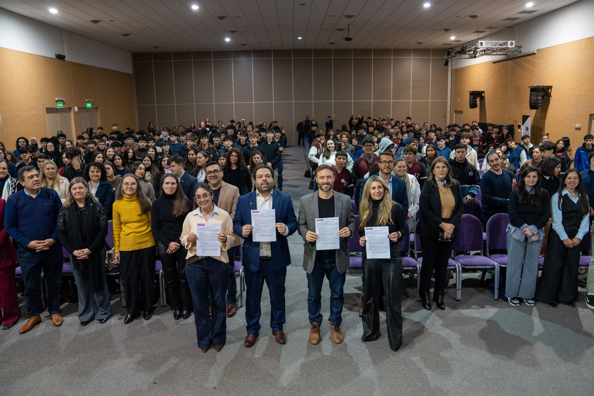 Imagen de noticia La provincia lanzó la campaña Compromiso por una Crianza Digital Saludable