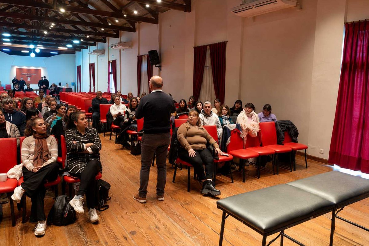 Imagen de noticia El Ciclo de Charlas Gerontológicas abordó primeros auxilios y cuidados de las personas mayores