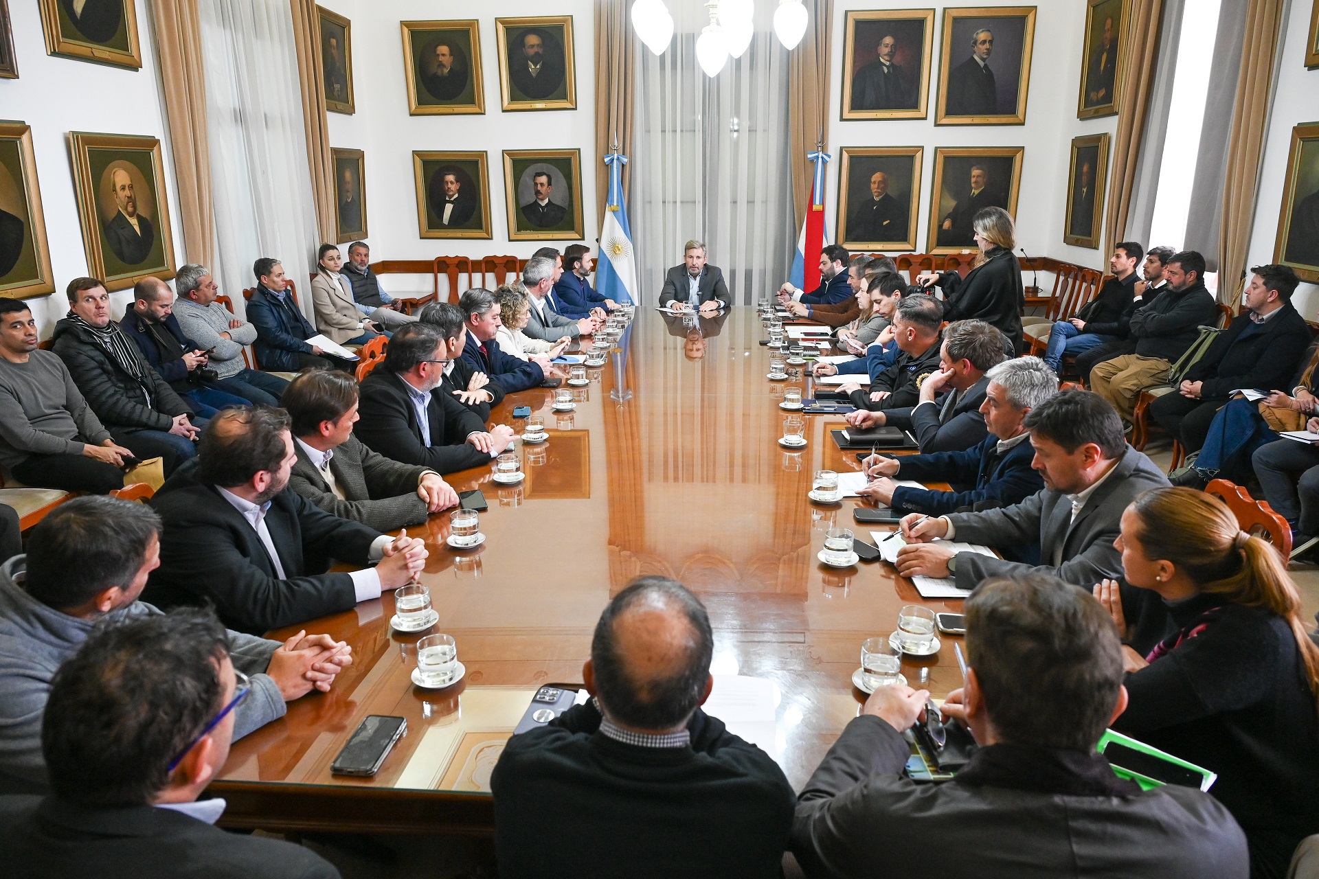 Imagen de noticia Frigerio reunió a intendentes y funcionarios para coordinar acciones ante el fenómeno de El Niño