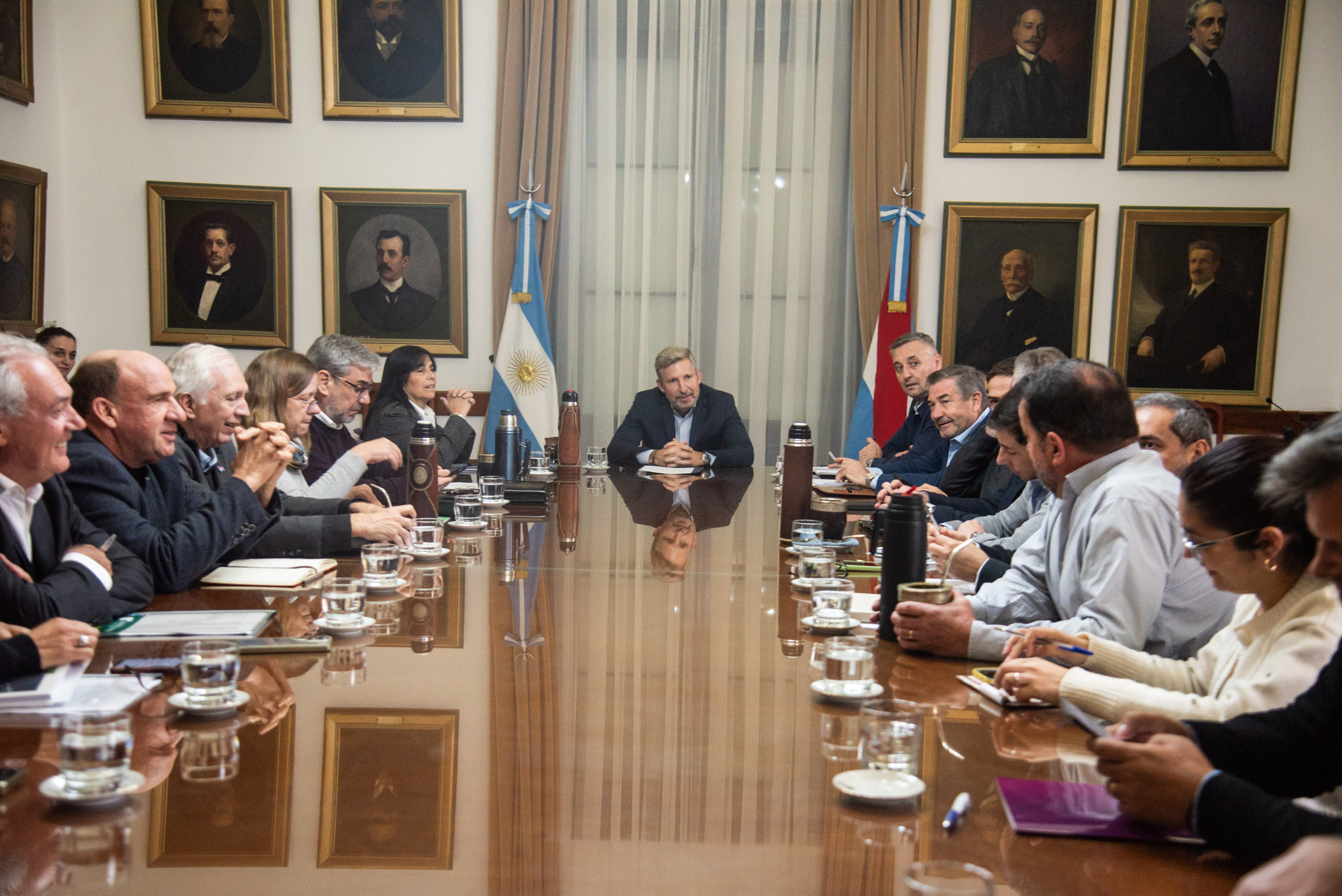 Imagen de noticia El rol logístico de Entre Ríos y el plan de infraestructura vial marcaron la agenda de la reunión de gabinete