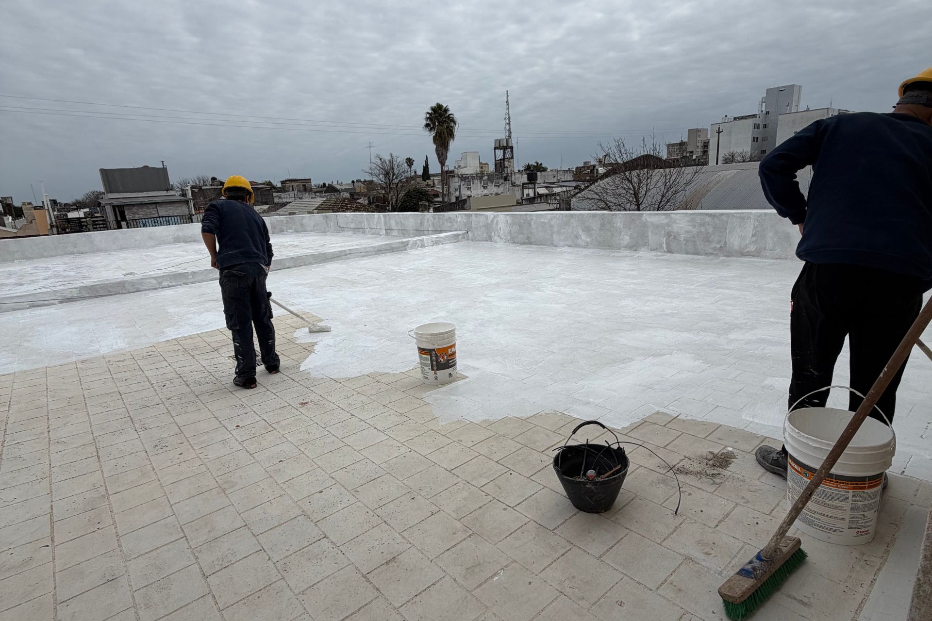 Imagen de noticia Comenzaron las obras para reparar e impermeabilizar los techos de la Escuela Normal