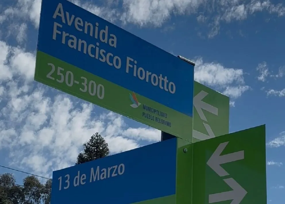 Renuevan la cartelería urbana y avanzan con nuevas señales en Pueblo Belgrano