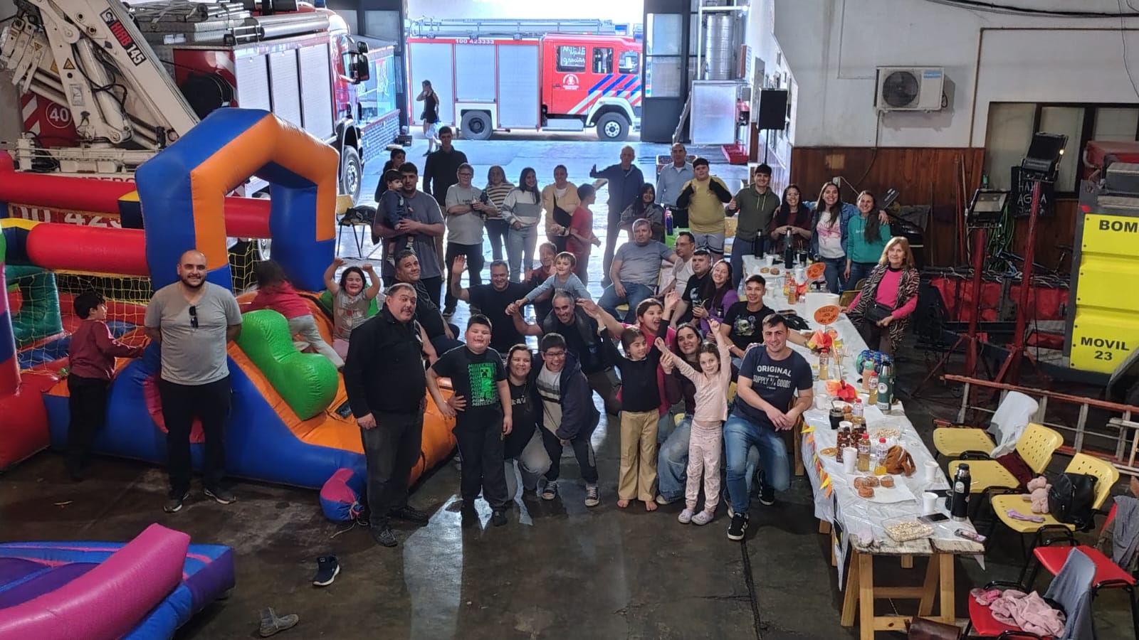 Imagen de noticia Los Bomberos Voluntarios de Gualeguaychú celebraron el Día del Niño junto a sus familias