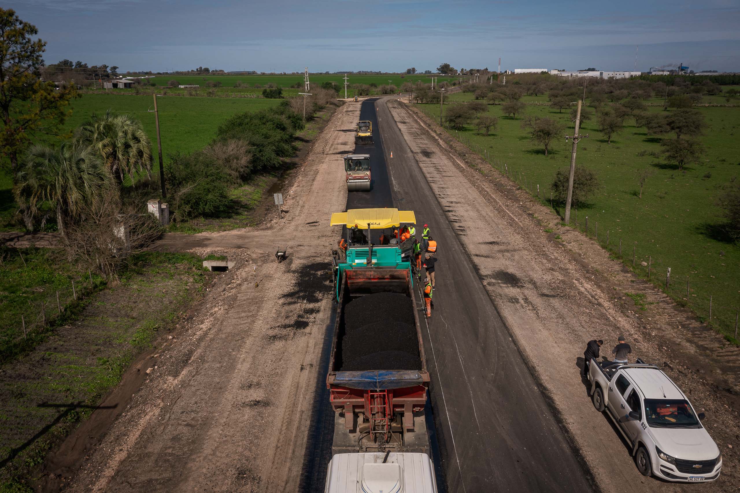 Imagen de noticia Continúa el asfaltado de la Ruta 23 entre los departamentos Uruguay y Colòn