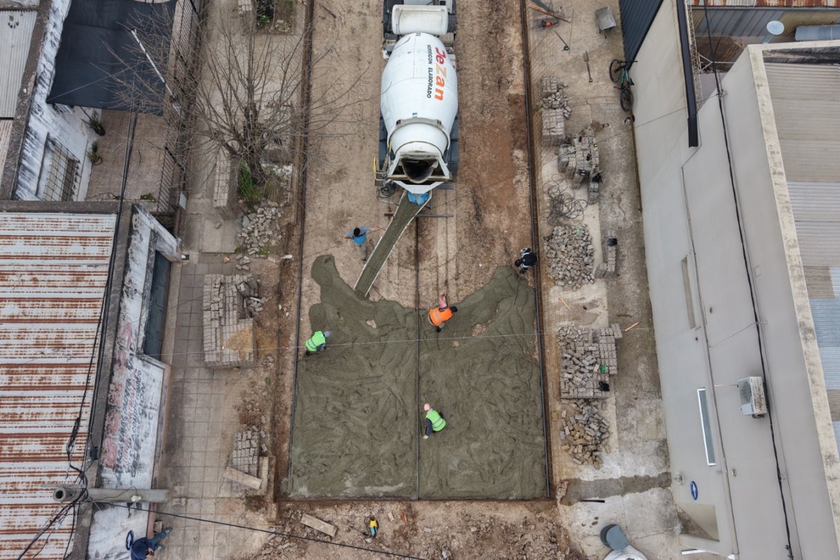 Imagen de noticia Reconstruyen por completo calle 3 de Caballería tras detectar fallas en la base del pavimento