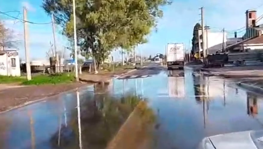 Imagen de noticia Ingenieros piden revisar los trabajos realizados en la Ruta Provincial 20 por la acumulación de agua