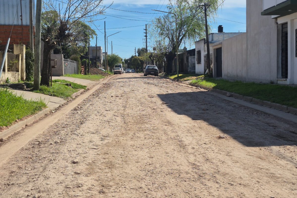 Imagen de noticia Comenzó la pavimentación de calle Vicente López y Planes en cercanías del Hospital Centenario