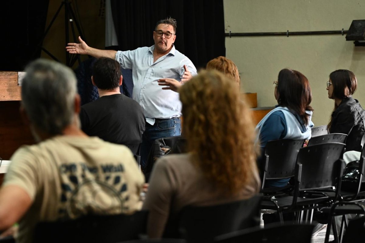 Imagen de noticia Se dictó el curso “50 tips para mejorar tus fotos” en el Teatro del Puerto