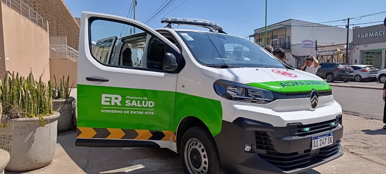 Imagen de noticia El Hospital Centenario recibió una nueva ambulancia de mediana complejidad