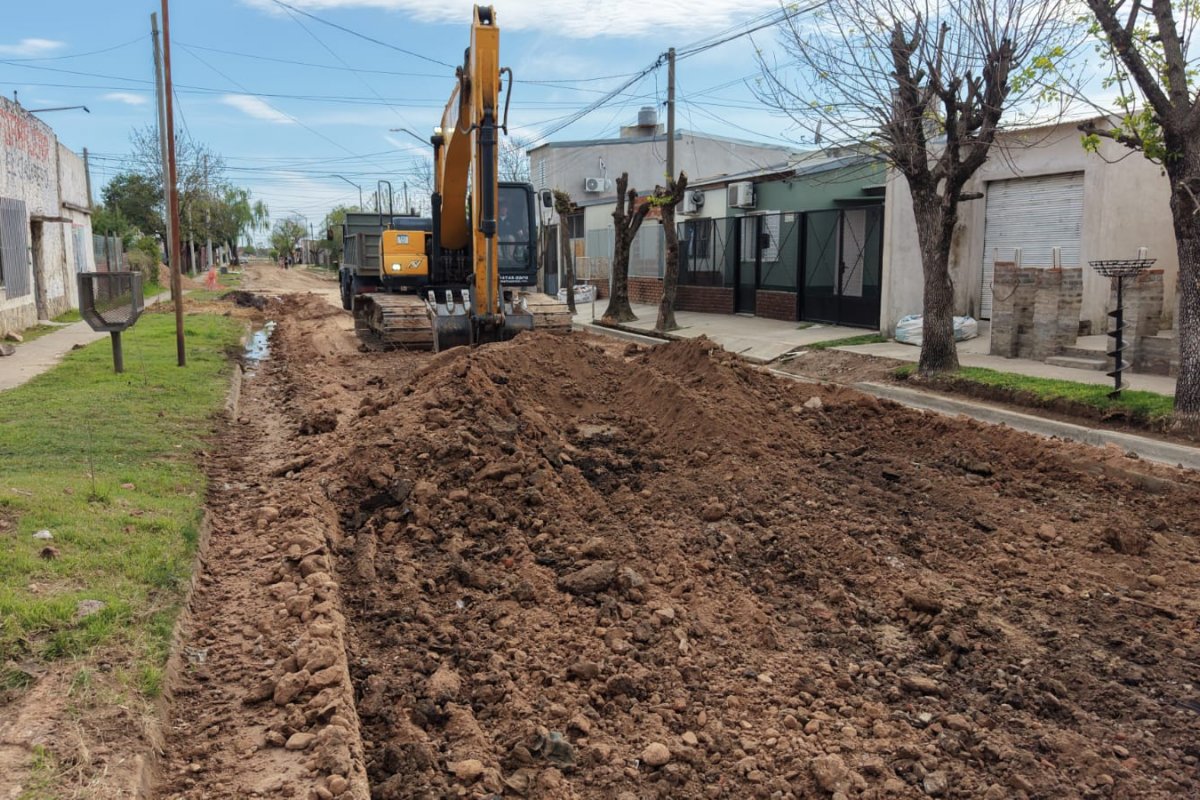 Imagen de noticia Avanza el asfaltado en 16 cuadras de distintos barrios de Gualeguaychú
