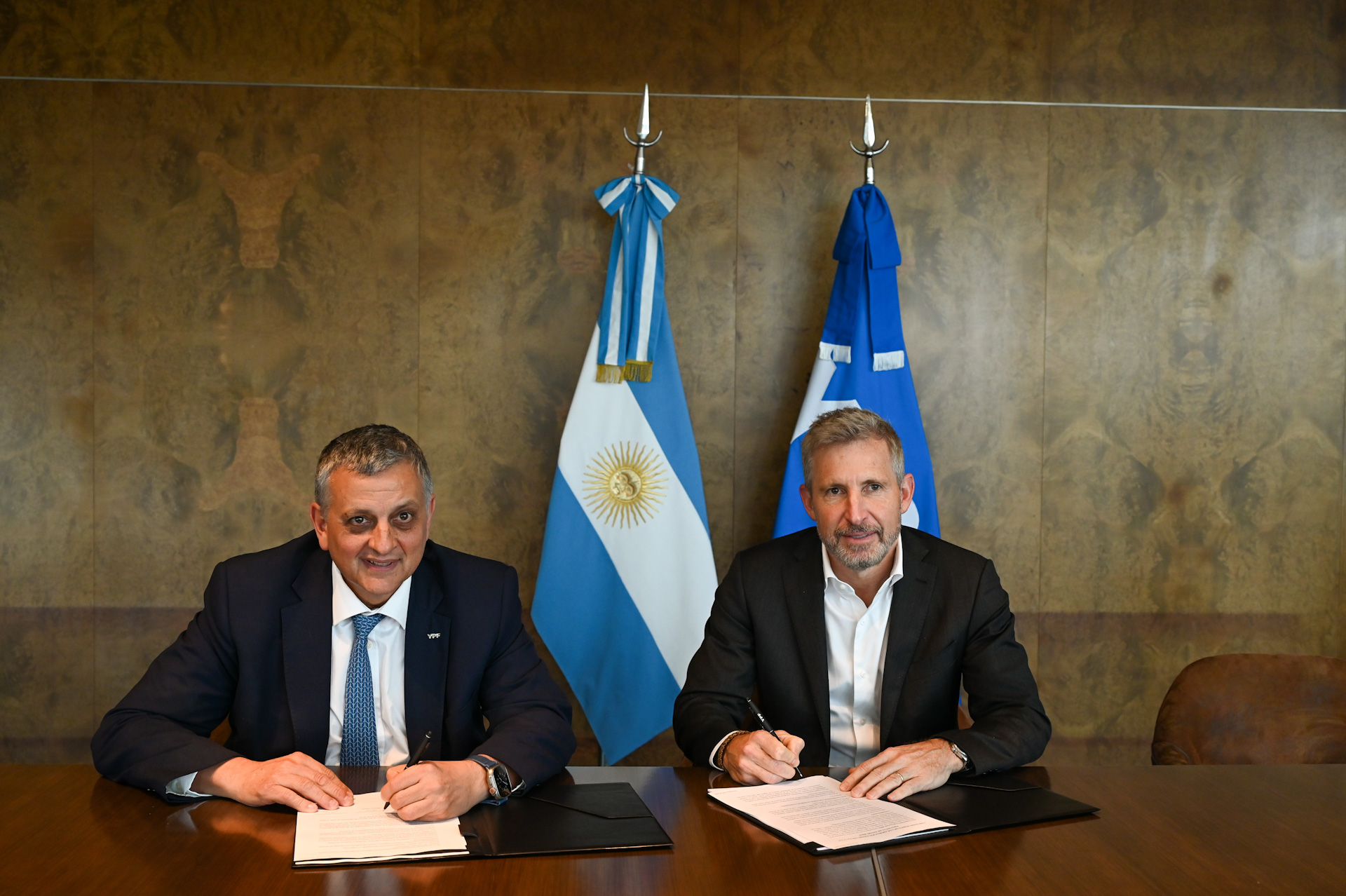 Imagen de noticia Acuerdo histórico entre YPF y Entre Ríos para mejorar la logística, bajar costos e impulsar nuevas inversiones