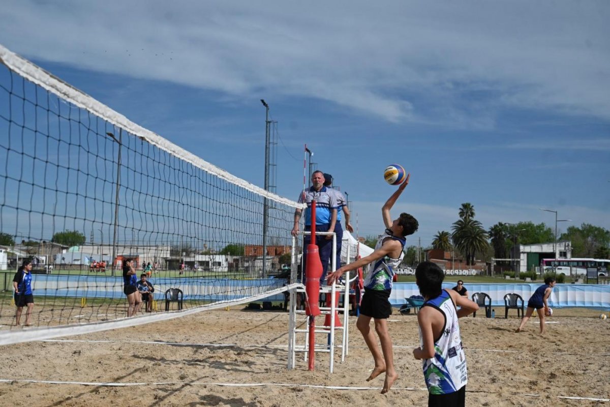 Imagen de noticia El Polideportivo Norte suma dos nuevas canchas de beach vóley en Gualeguaychú