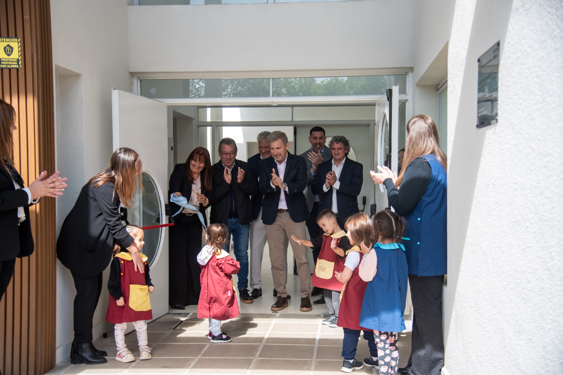 Imagen de noticia Frigerio inauguró obras educativas y recorrió trabajos de infraestructura en Federación