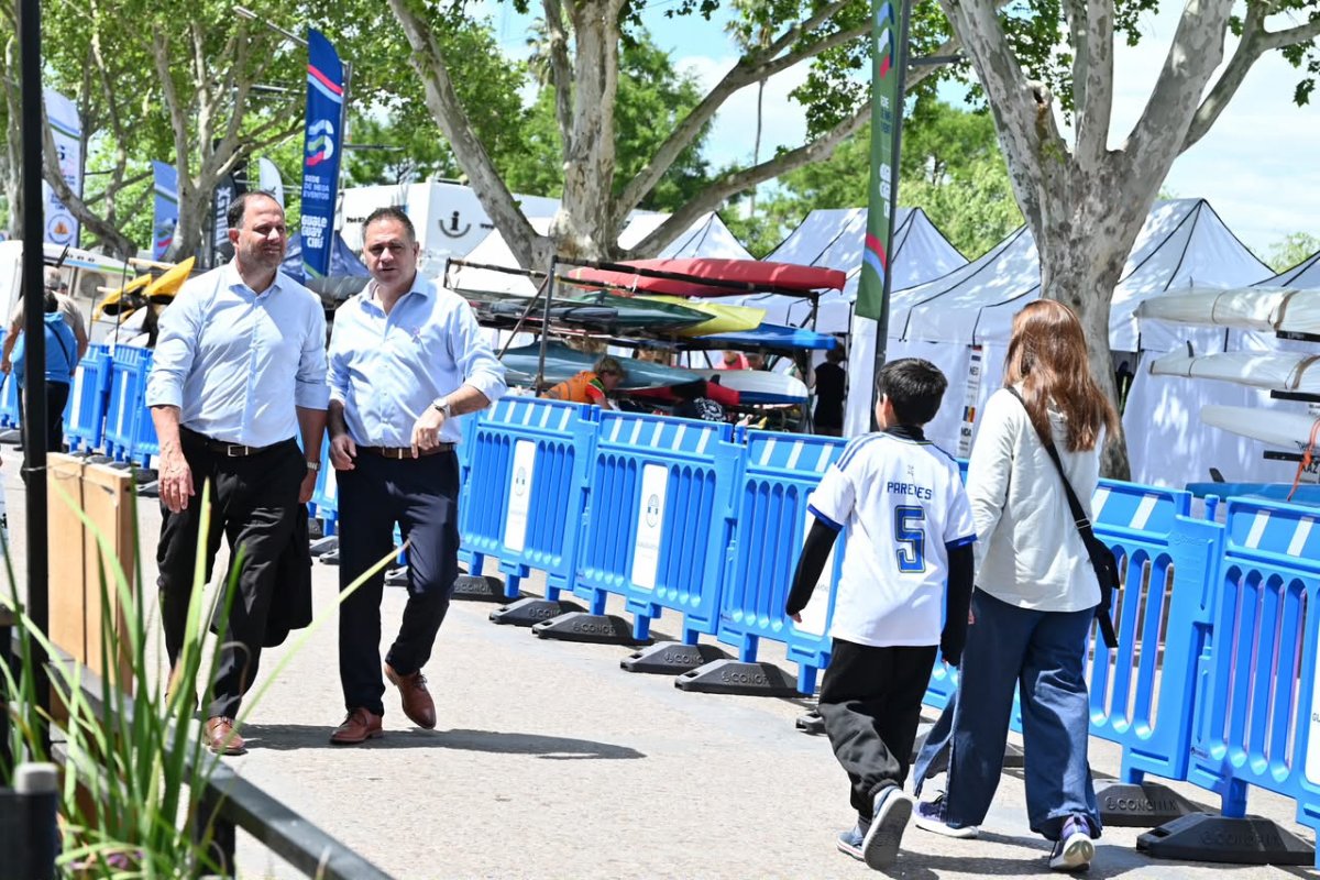 Imagen de noticia El intendente Davico acompañó la primera jornada del Mundial de Canotaje Gualeguaychú 2026