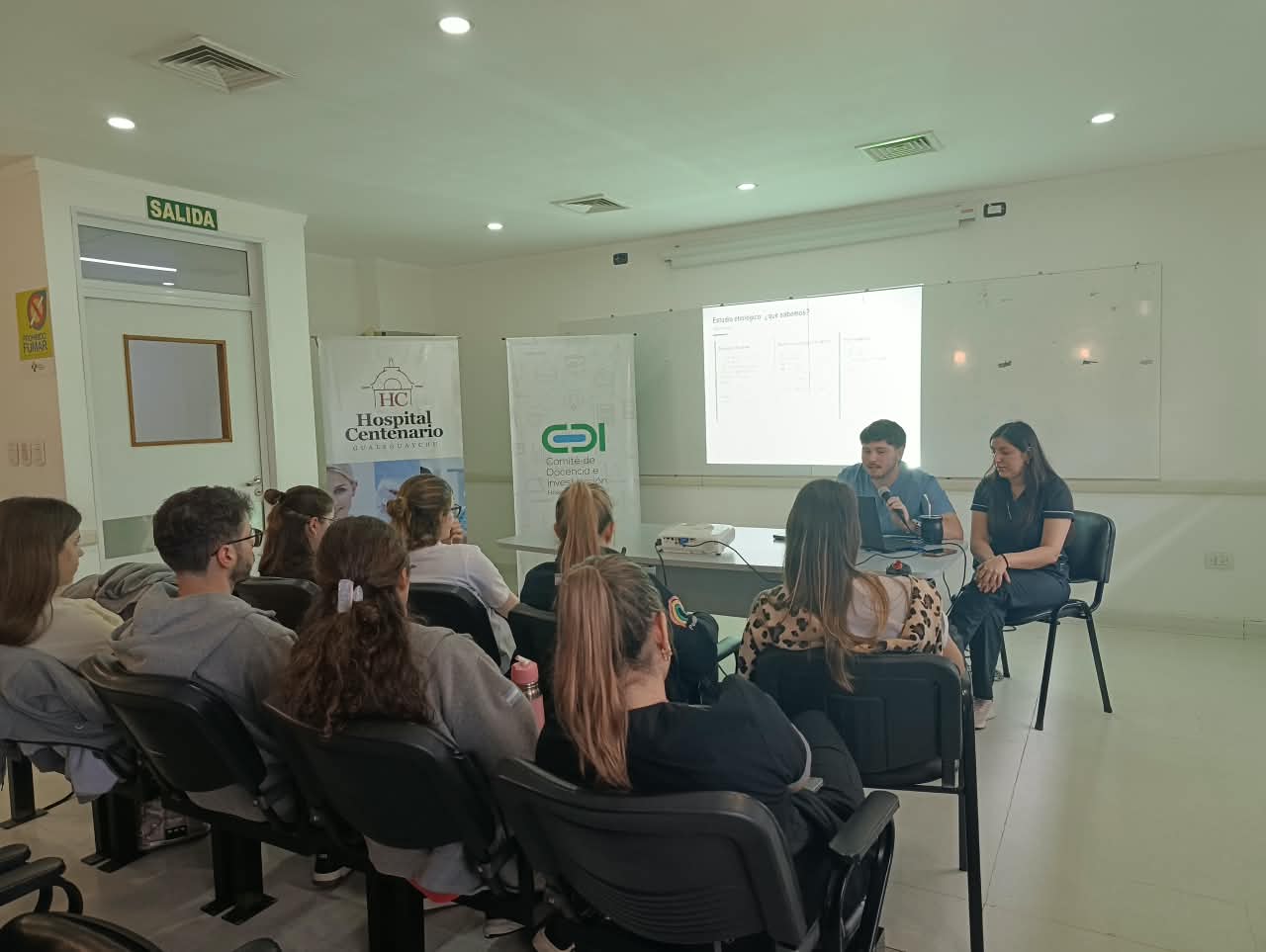 Imagen de noticia El Hospital Centenario realizó un nuevo ateneo sobre hepatitis autoinmune en pacientes preescolares