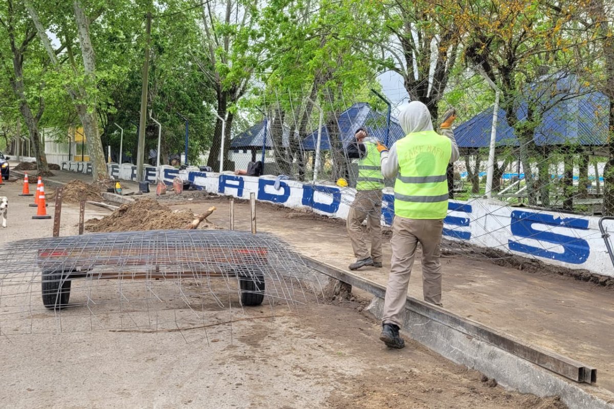Imagen de noticia Avanzan los trabajos de reconstrucción de las veredas del Club de Pescadores