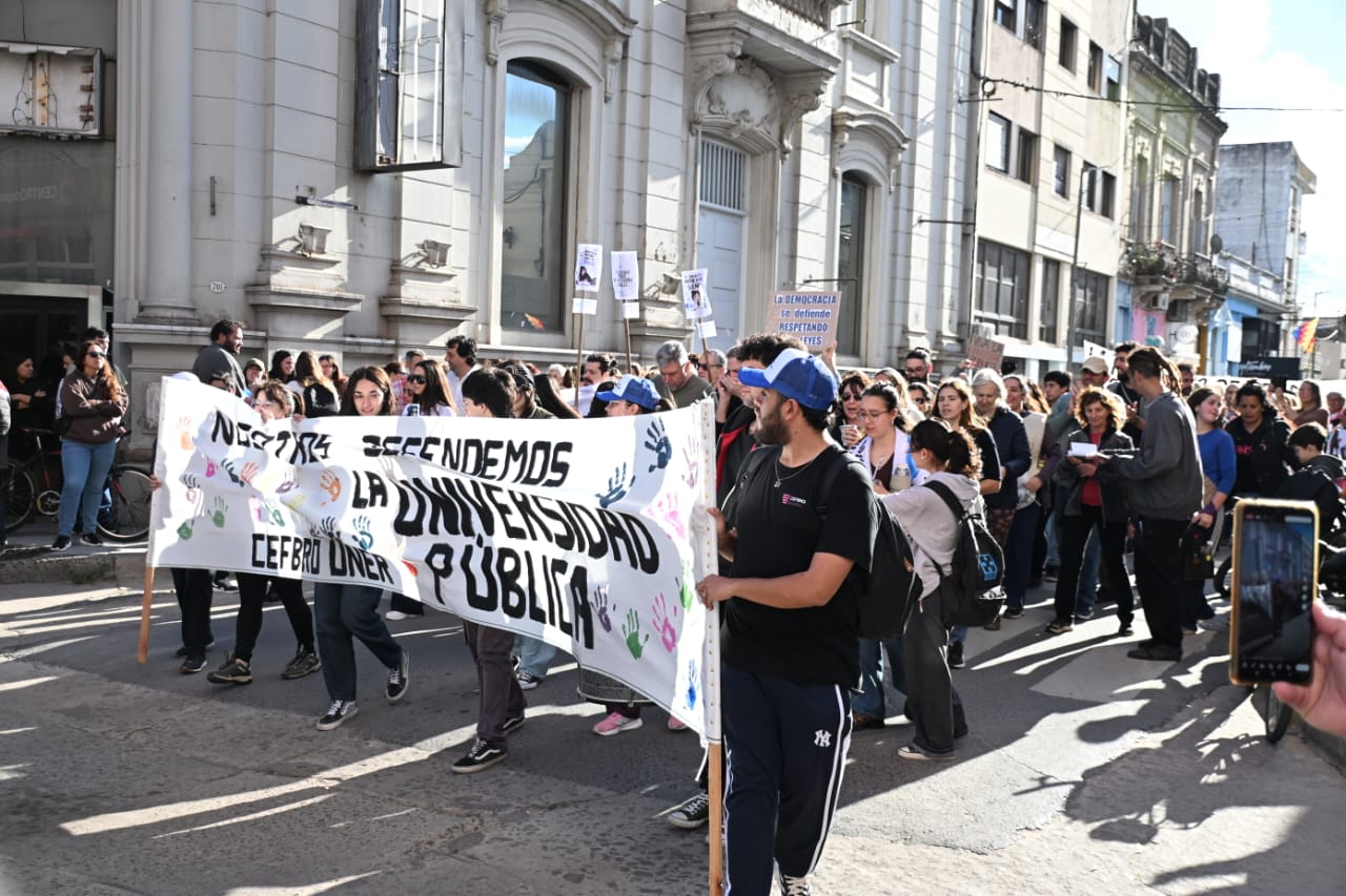 Imagen de noticia Gualeguaychú se movilizó en defensa de la universidad pública y reclamó más presupuesto