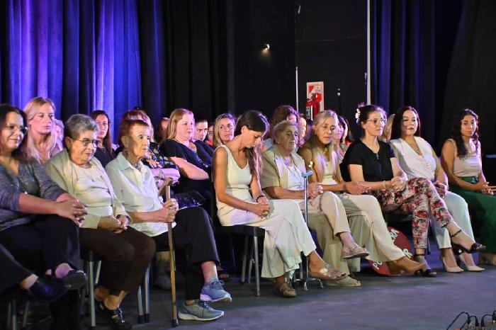 Imagen de noticia  8M EN GUALEGUAYCHÚ Teatro del Puerto